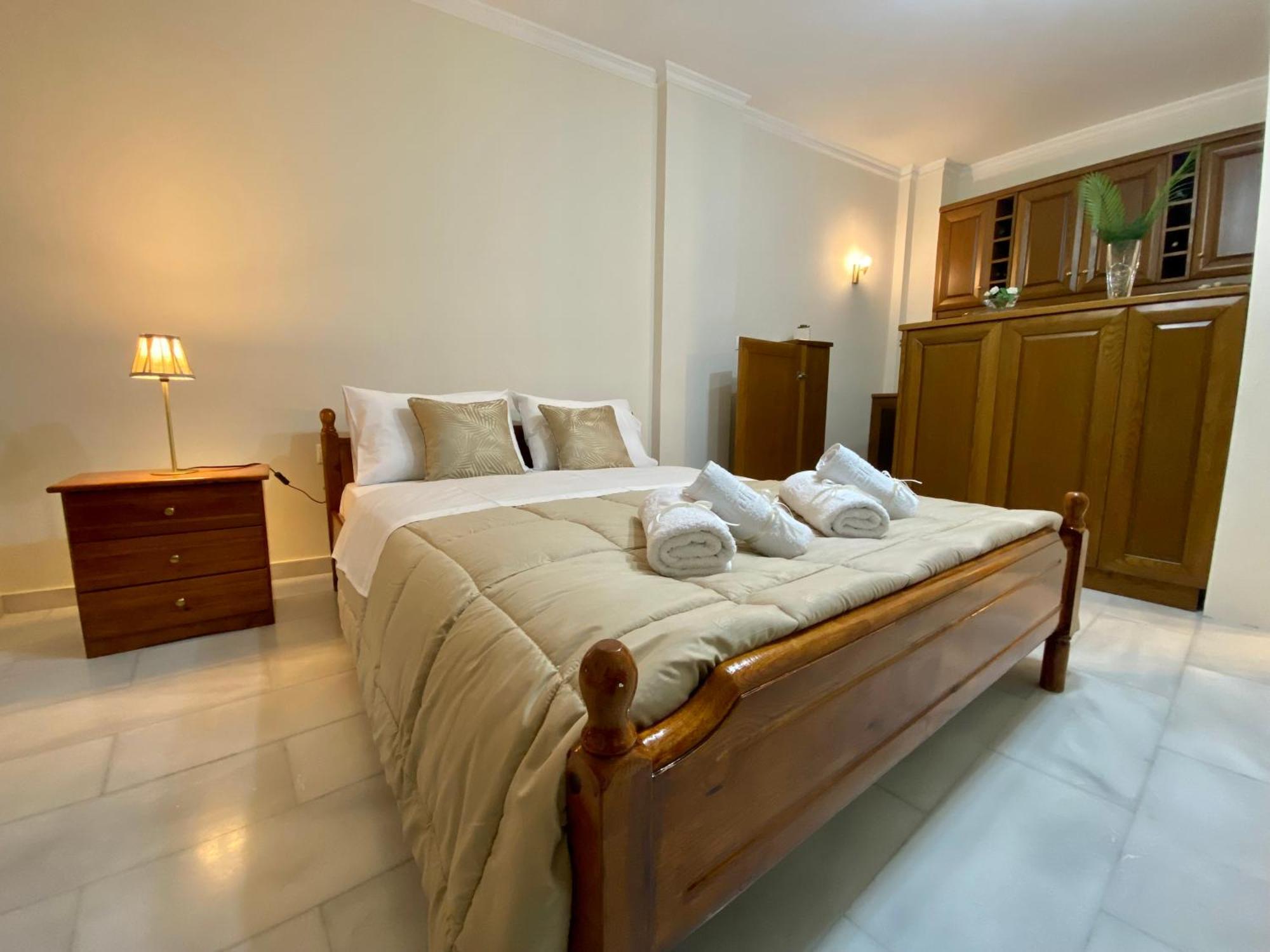 Nikos Apartment สปาตา ภายนอก รูปภาพ